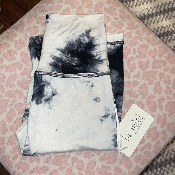 NWT❤️❤️ running shorts ❤️❤️ - Picture 4 of 8